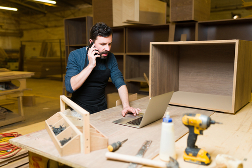 Good-looking,Male,Carpenter,Talking,On,The,Phone,With,A,Customer Good-looking,Male,Carpenter,Talking,On,The,Phone,With,A,Customer